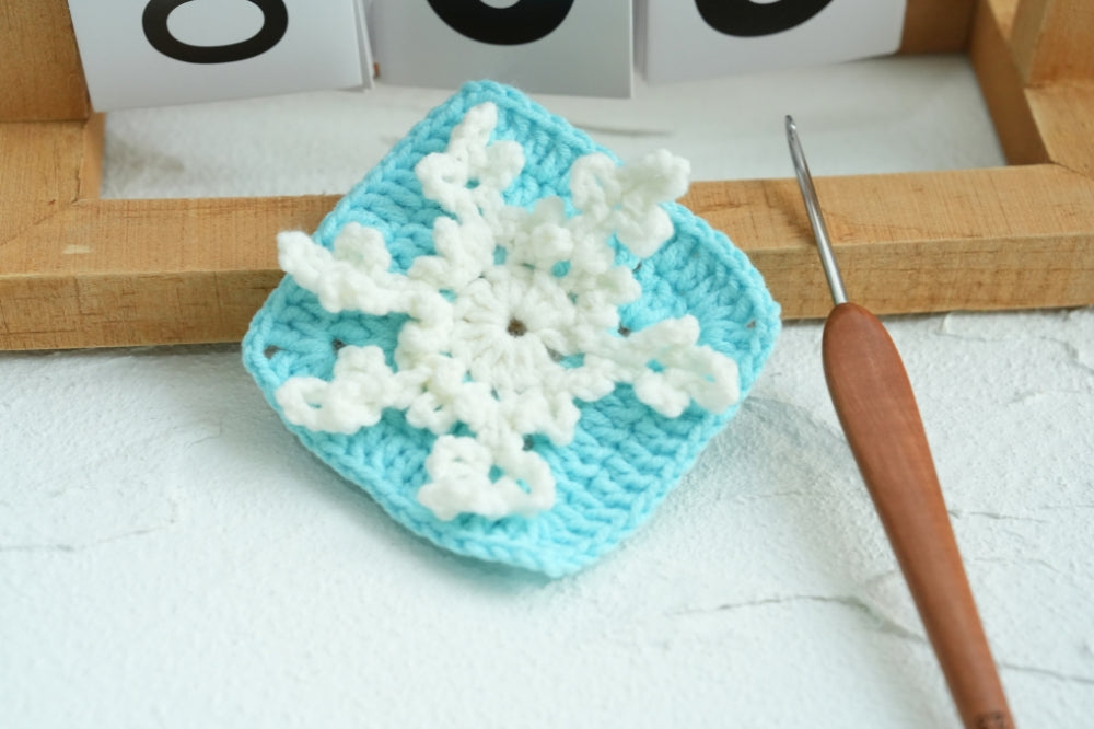 Crochet Snowflake Granny Square Pattern Free (PDF + Beginner Tutorial)