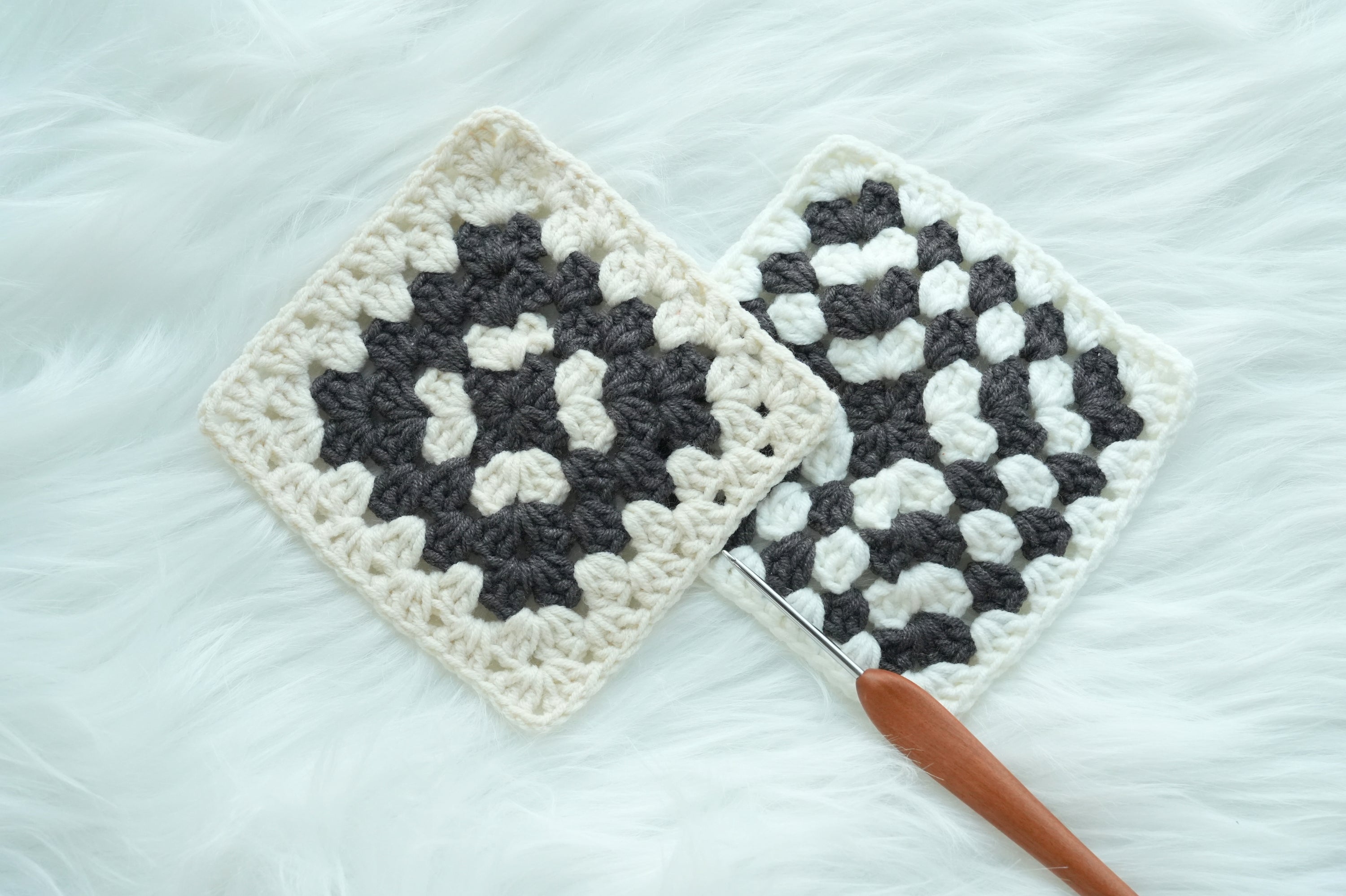 Crochet Black and White Granny Square Pattern Free (PDF + Beginner Tut