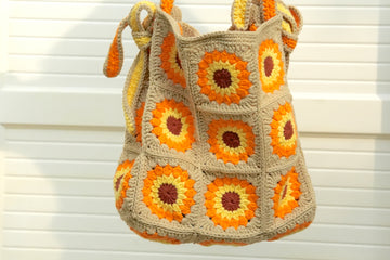 Crochet Sunburst Granny Square Bag (Free Pattern)