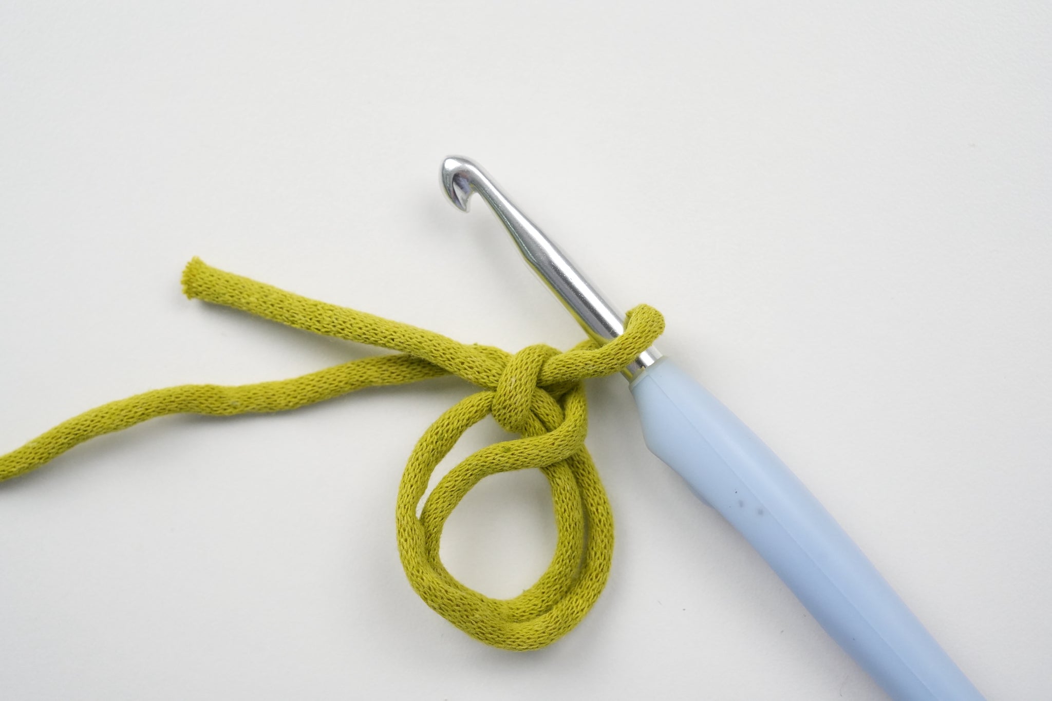 How to Make a Magic Ring - Crochet Stitch Tutorial