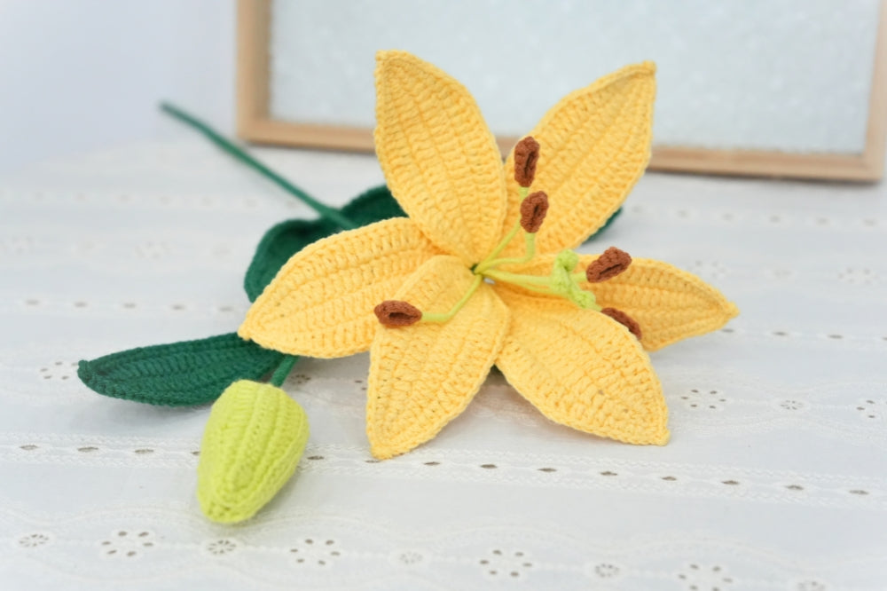 How to Crochet a Lily Flower (Free Pattern)