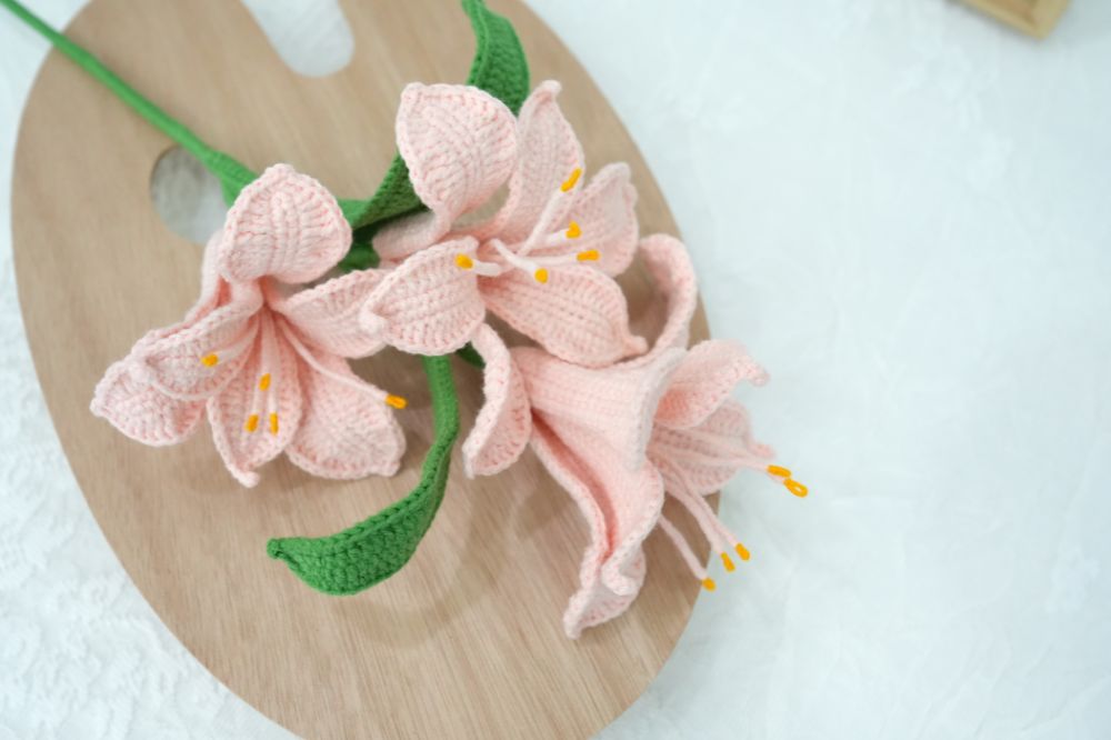 How to Crochet an Alstroemeria Flower